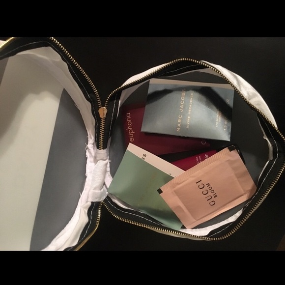 Marc Jacobs cosmetic case *Samples NOT INCL - Picture 2 of 2